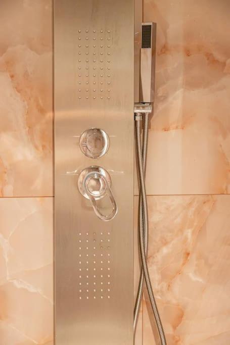 Smaragdi Luxury Jacuzzi Apartment Noho Premium Living Athene Buitenkant foto