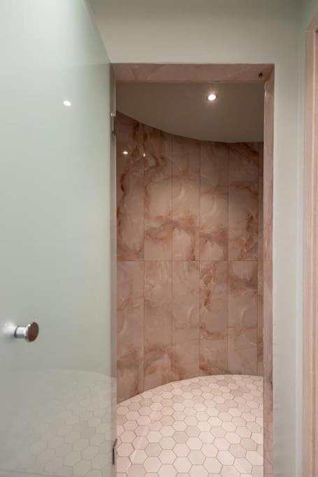 Smaragdi Luxury Jacuzzi Apartment Noho Premium Living Athene Buitenkant foto
