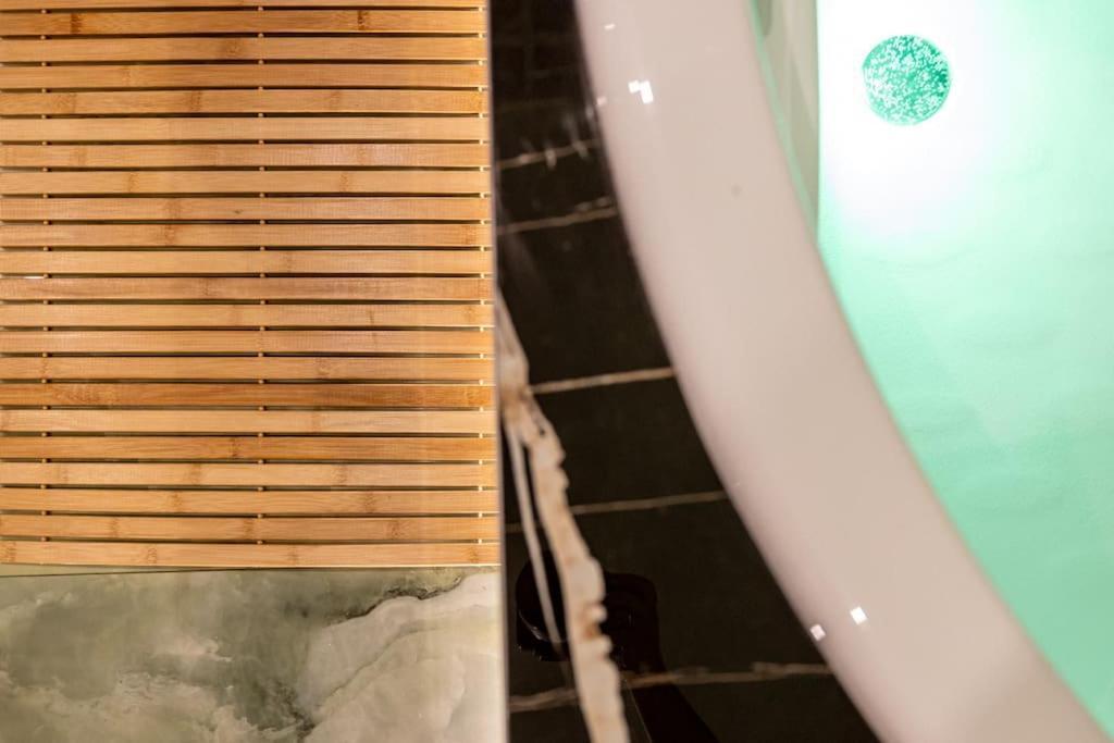 Smaragdi Luxury Jacuzzi Apartment Noho Premium Living Athene Buitenkant foto