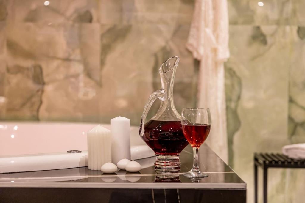 Smaragdi Luxury Jacuzzi Apartment Noho Premium Living Athene Buitenkant foto