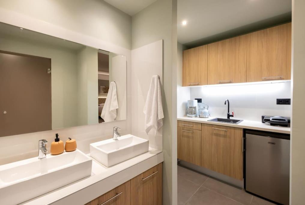 Smaragdi Luxury Jacuzzi Apartment Noho Premium Living Athene Buitenkant foto