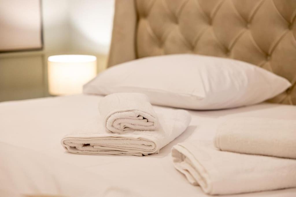 Smaragdi Luxury Jacuzzi Apartment Noho Premium Living Athene Buitenkant foto