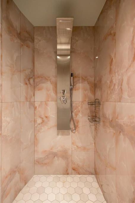 Smaragdi Luxury Jacuzzi Apartment Noho Premium Living Athene Buitenkant foto