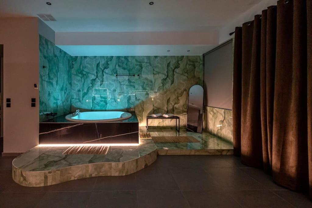 Smaragdi Luxury Jacuzzi Apartment Noho Premium Living Athene Buitenkant foto